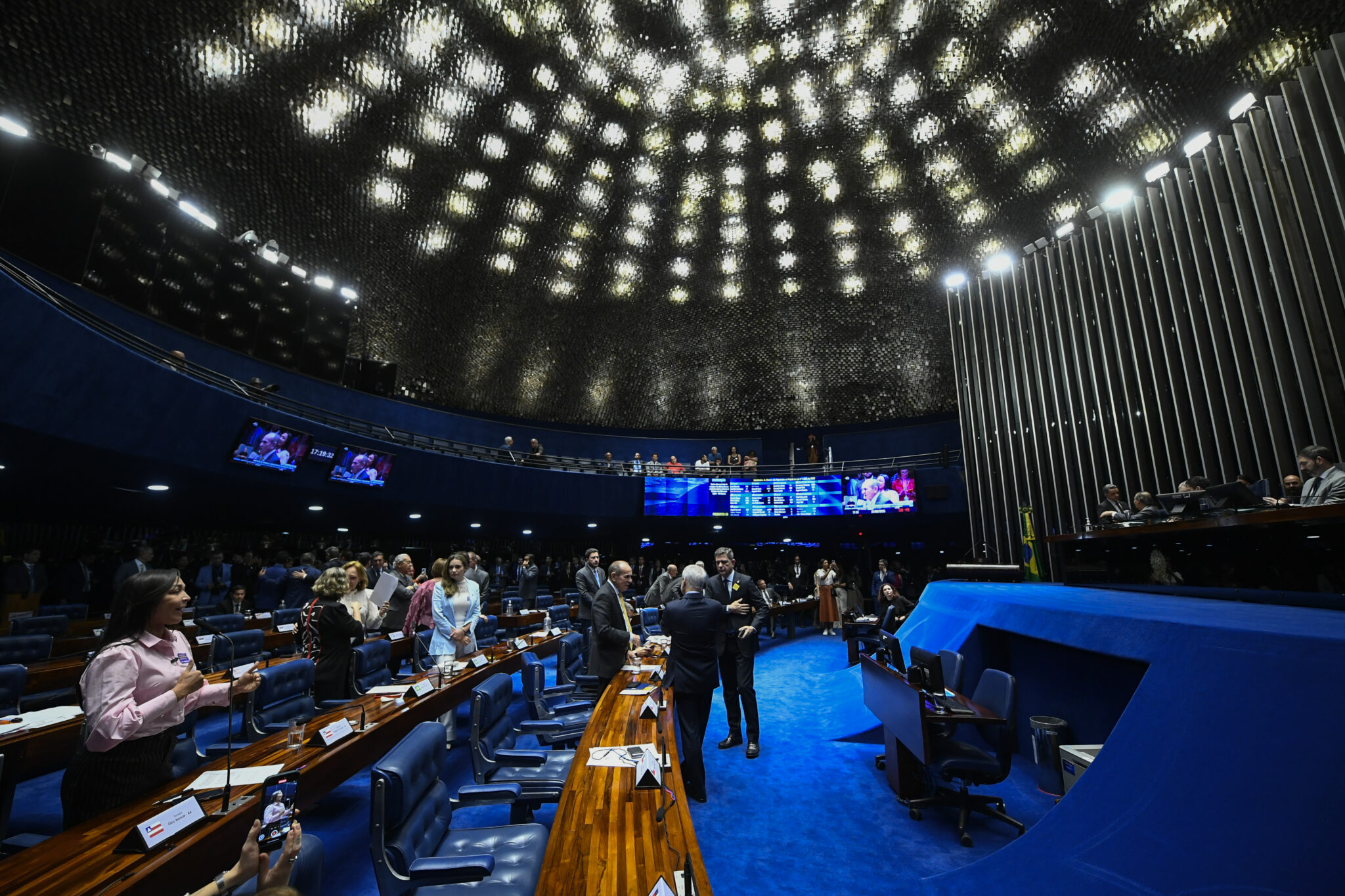 Imagem de Senado aprova projeto sobre “adultização” de crianças na internet que prevê multas de até R$ 50 milhões para plataformas