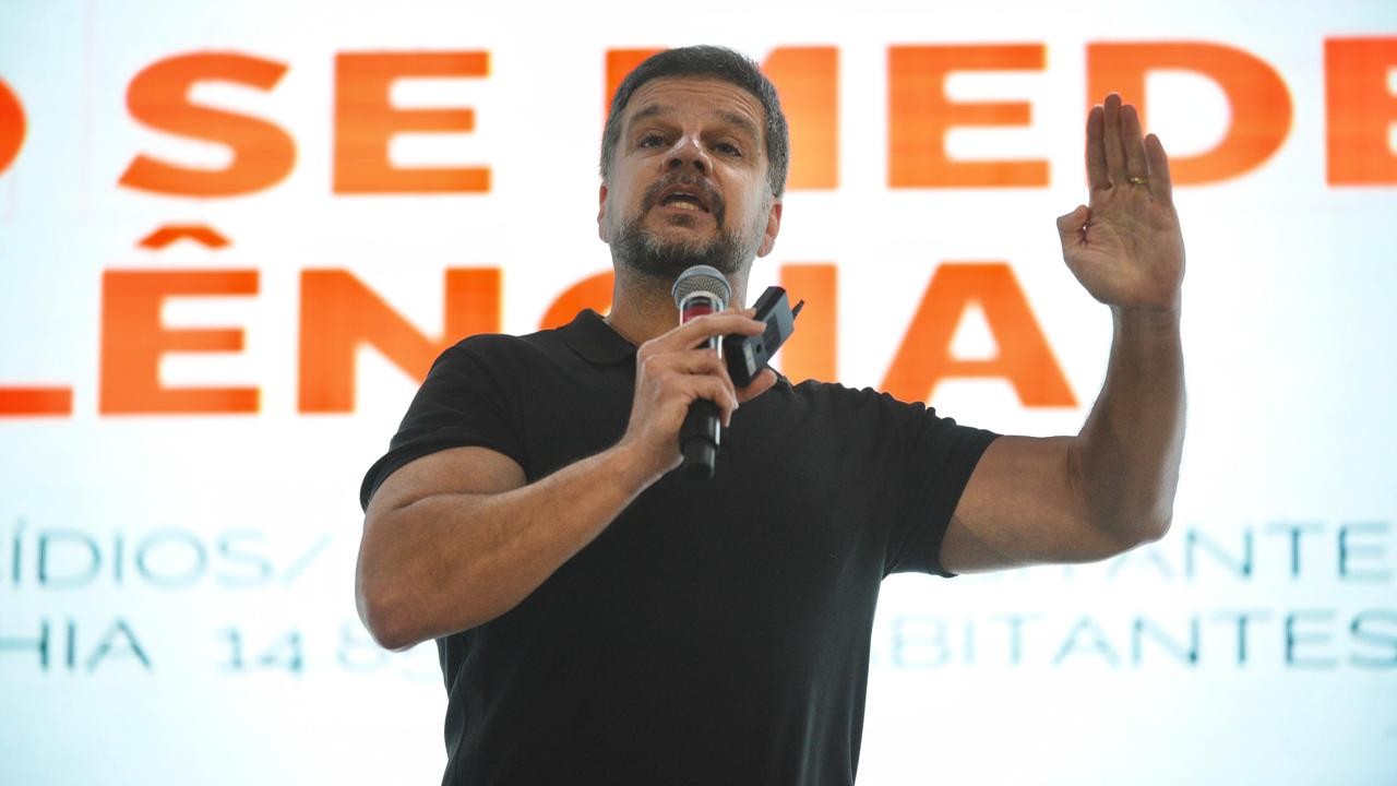 Imagem de Ex-Bope, Rodrigo Pimentel aciona Justiça contra Jerônimo e pede retirada de propaganda do ar