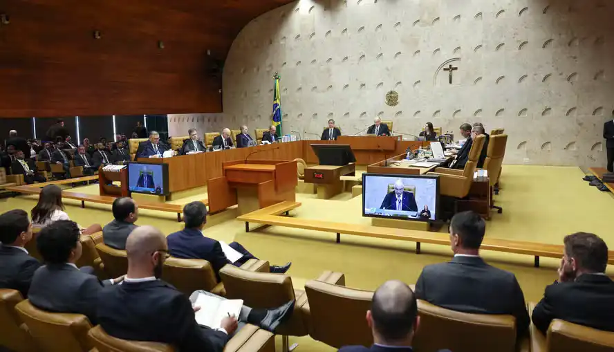 Imagem de STF interrompe sessão sem definição sobre como julgará casos de Moraes e de Mendonça