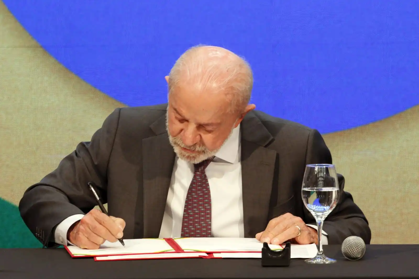 Imagem de Lula vai enviar projeto ao Congresso para perdoar dívidas de MEIs a 12 dias do 2º turno; Impacto seria de R$ 12 bi