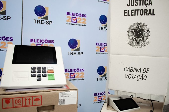 Imagem de TSE decide por unanimidade retirar as Forças Armadas da lista de entidades que fiscalizam as eleições