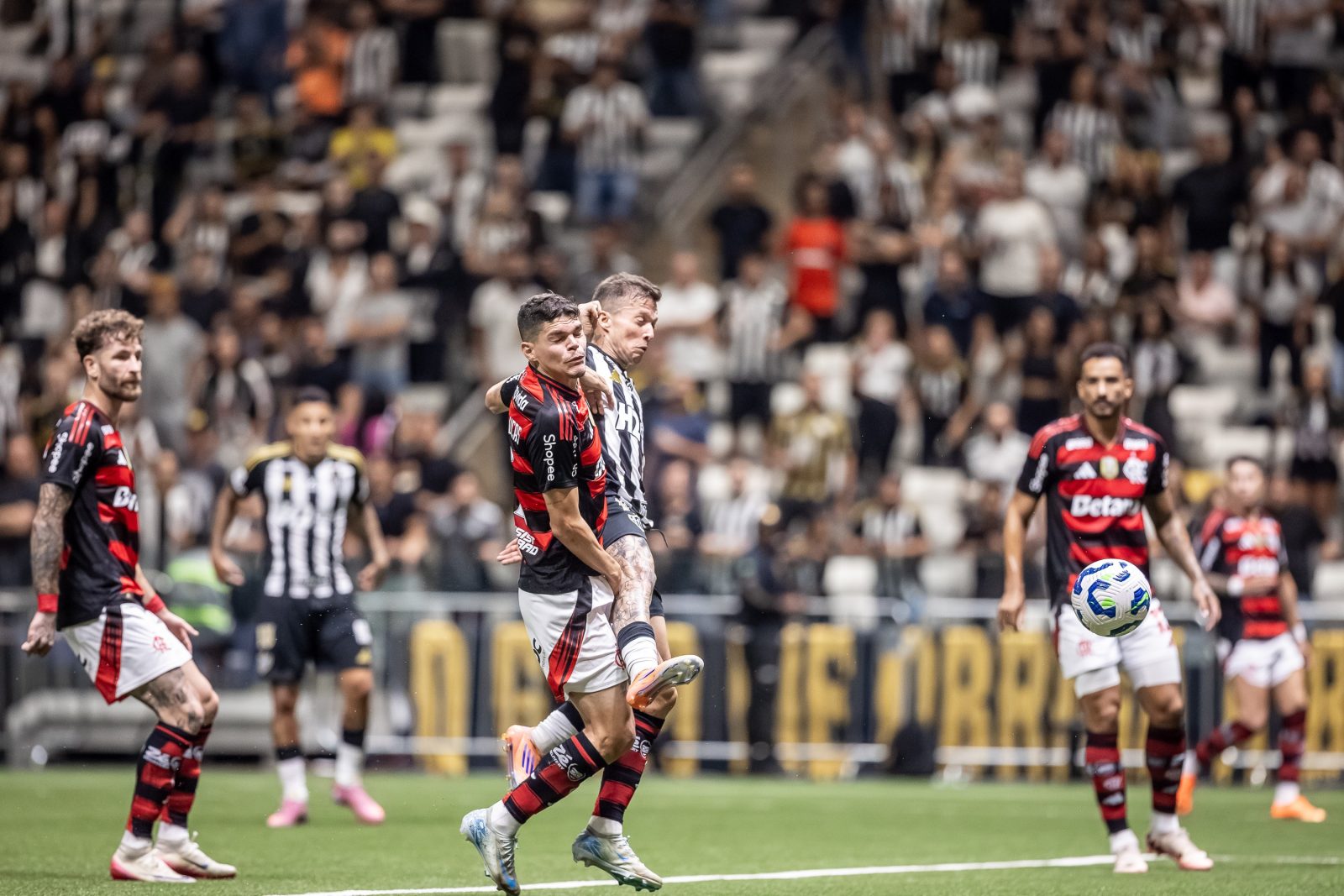 Flamengo e Atlético-MG fecham a 32ª rodada do Brasileirão nesta segunda-feira (26)