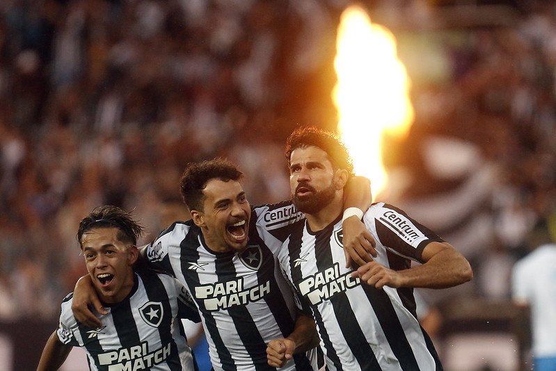 Imagem de Diego Costa faz dois, e o Botafogo vence o Bahia no Nilton Santos
