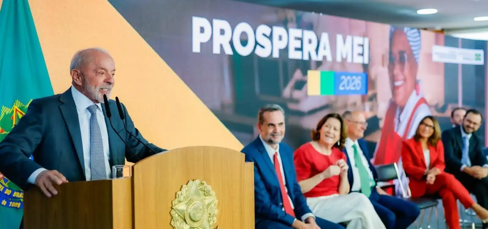 Imagem de Lula anuncia perdão de R$ 12,6 bilhões em dívidas de MEIs e promete Pix de até R$ 5 mil