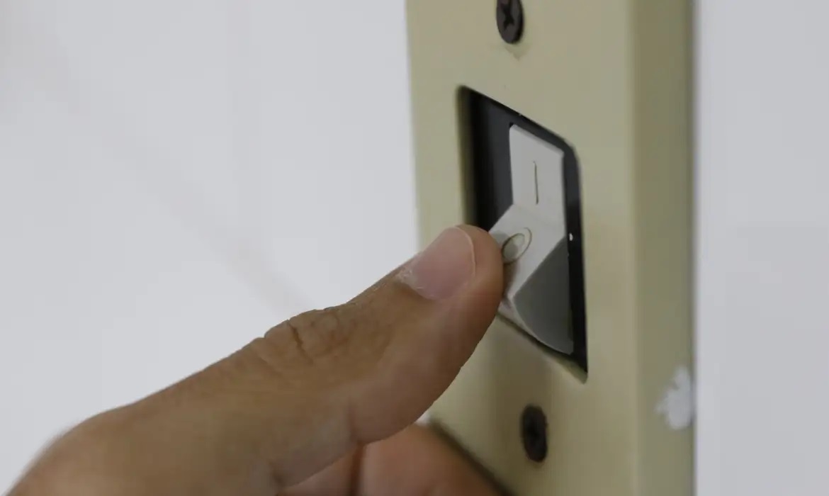 Imagem de Coelba programa suspensão de energia em trechos de oito bairros de Salvador
