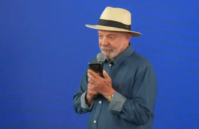Imagem de Lula liga para Dino antes de sancionar projeto no PA; ligação cai antes de ministro responder