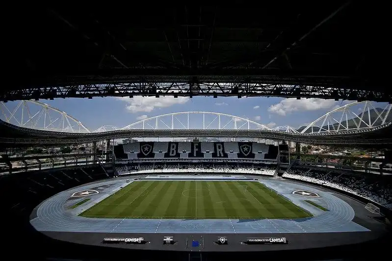 Imagem de Onde assistir a Botafogo x Vasco pelo Brasileirão e aos outros jogos desta quarta-feira (7)