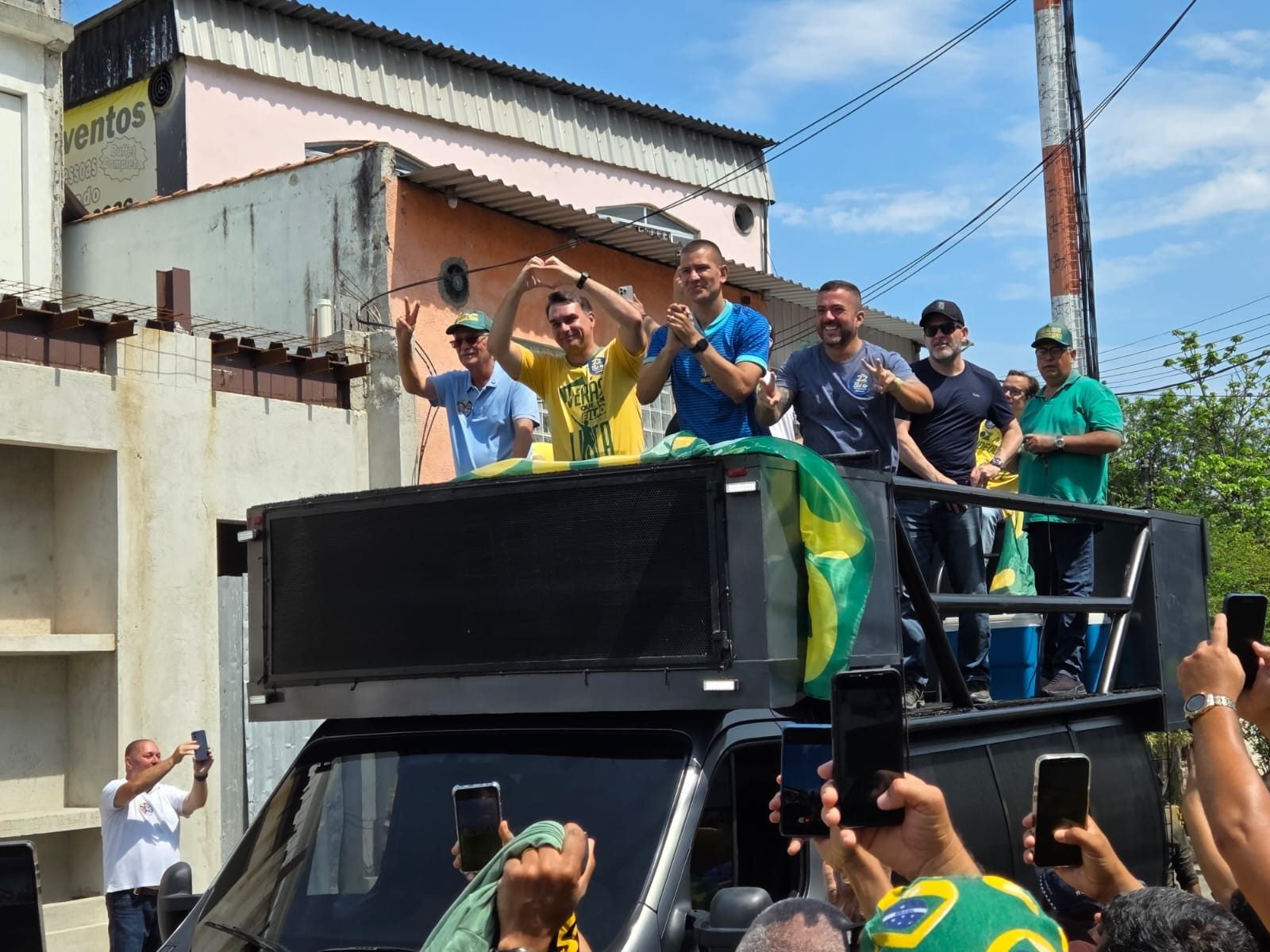 Flávio Bolsonaro durante agenda em São Gonçalo (RJ).