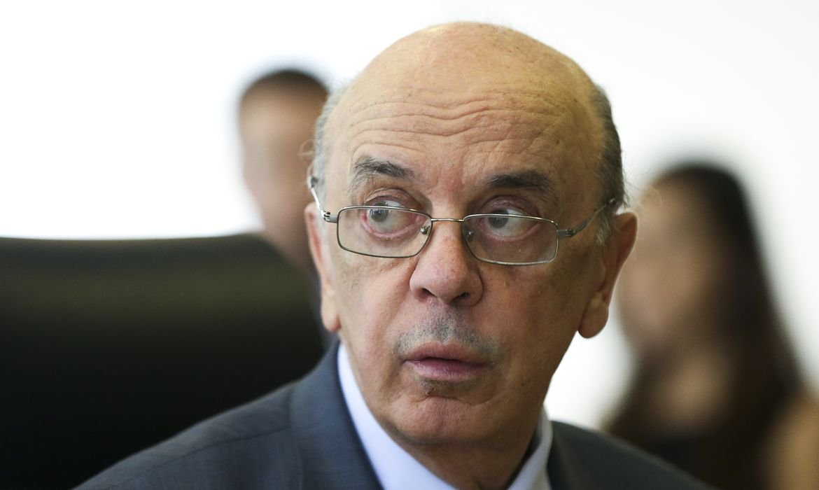 Imagem de José Serra é internado em SP para realizar cirurgia na coluna
