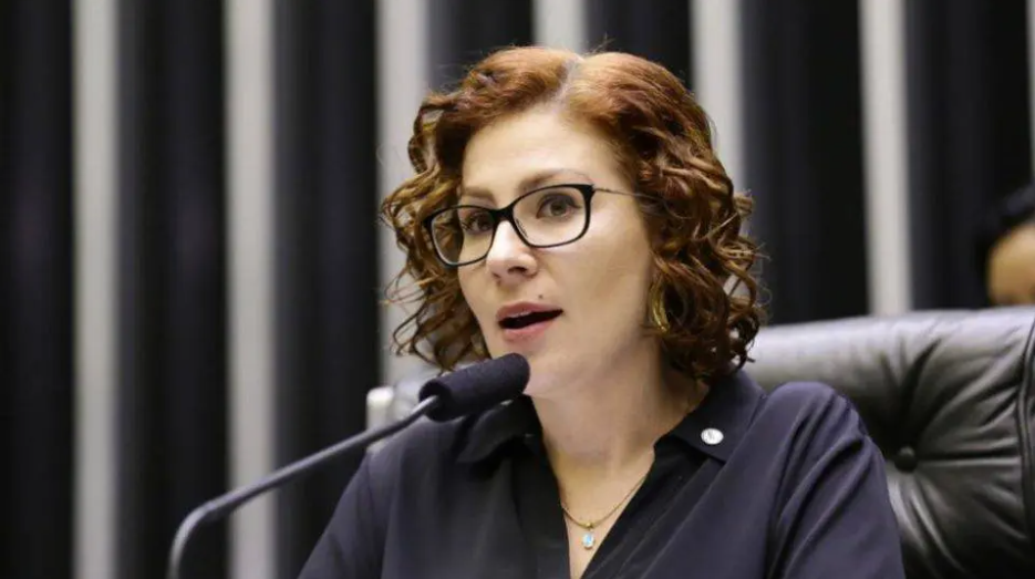 Imagem de Carla Zambelli renuncia ao mandato de deputada federal