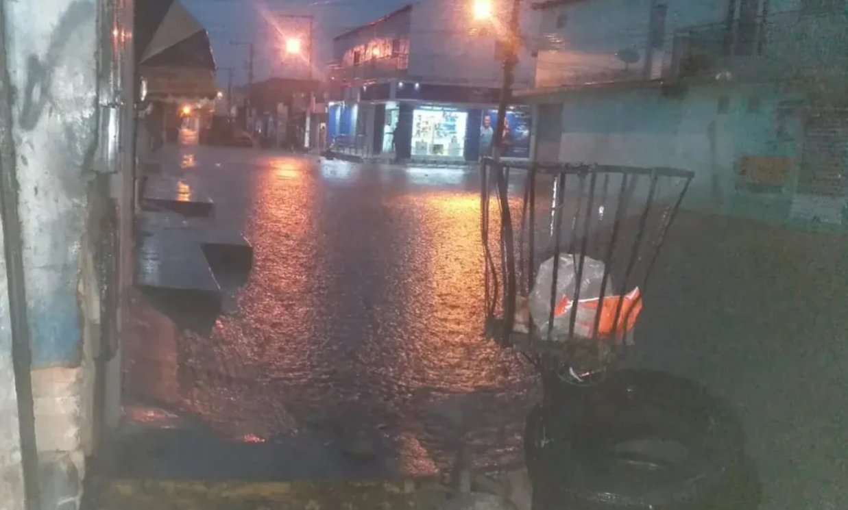 Imagem de Ventos fortes e chuva de granizo causam estragos no oeste da Bahia