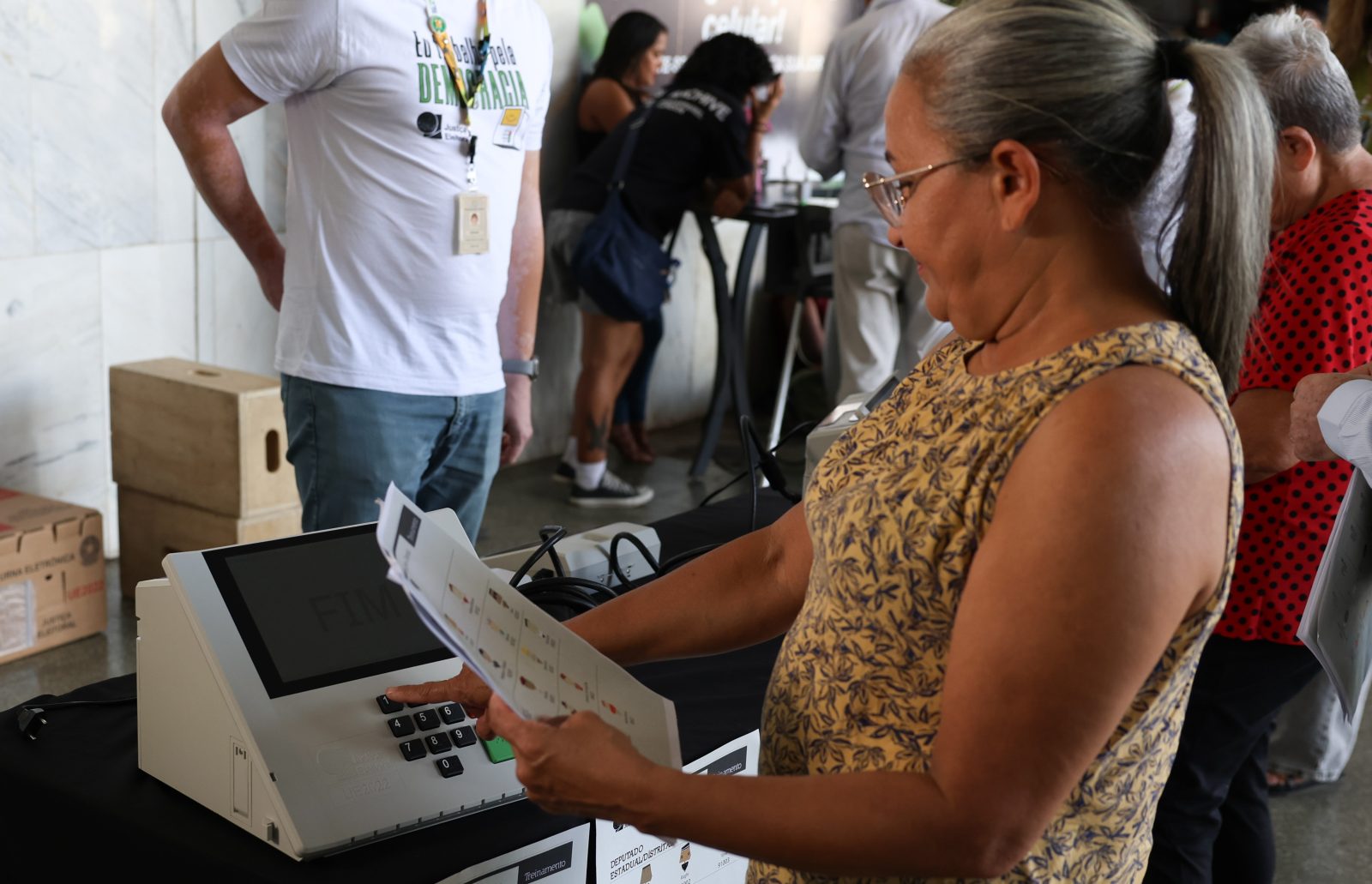 'Colinha' eleitoral ajuda os eleitores na hora de votar
