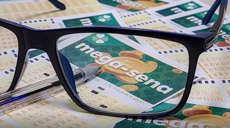 Imagem de Mega-Sena acumula novamente e prêmio principal vai para R$ 62 milhões