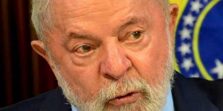 Imagem de Deputado protocola pedido de impeachment de Lula por ataques contra Moro