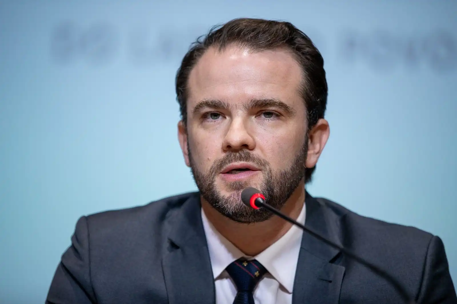 Imagem de Durigan diz que equipe econômica de Flávio Bolsonaro está vendendo 'pastel de vento'