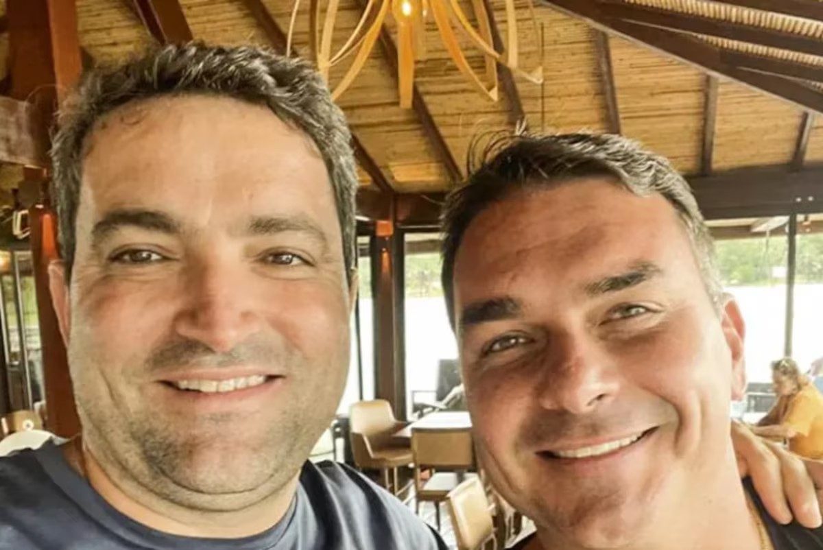 O advogado Willer Tomaz e o senador Flávio Bolsonaro
