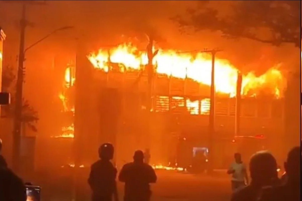 Incêndio no campus da UFPE.