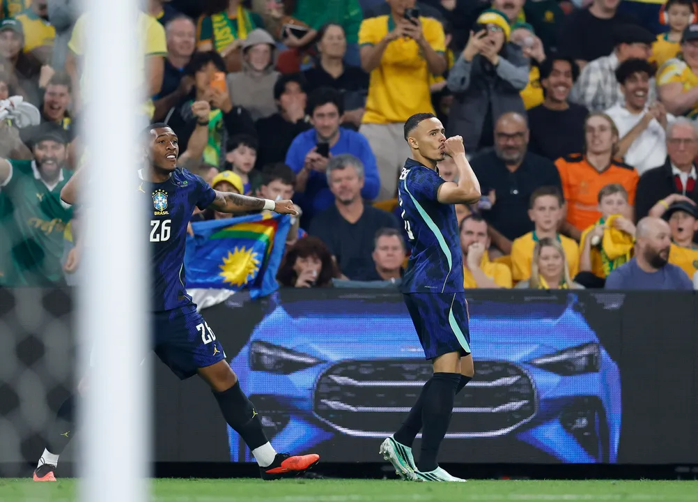 Imagem de Ancelotti testa novo meio-campo e vê evolução da Seleção Brasileira
