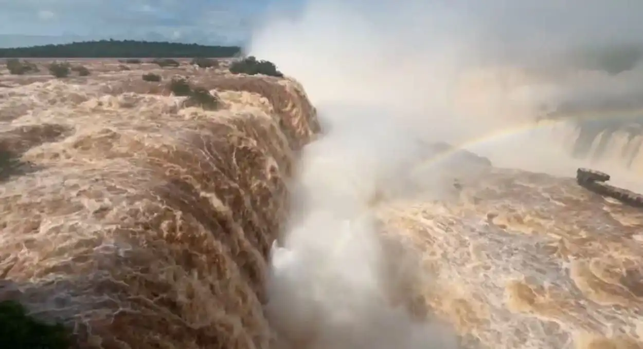Imagem de Vazão das Cataratas do Iguaçu está mais de dez vezes acima do normal