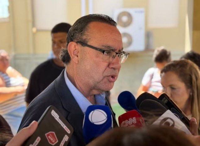 Augusto Cury (Avante) vota no interior de SP
