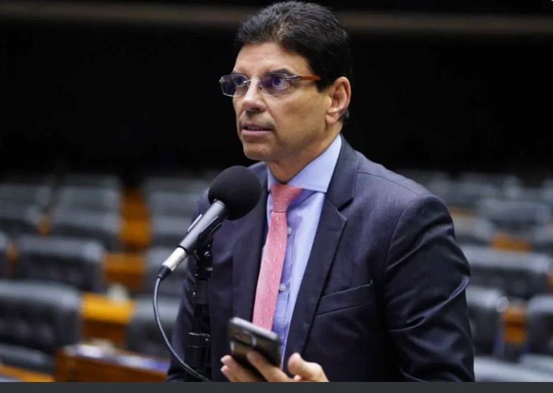Imagem de O Relator Cláudio Cajado atribui divergências com o texto do Senado como causa para o adiamento da votação do marco fiscal na Câmara dos Deputados