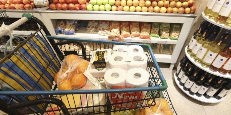 Imagem de Reforma tributária vai fazer você pagar mais pela cesta básica, alerta Abras