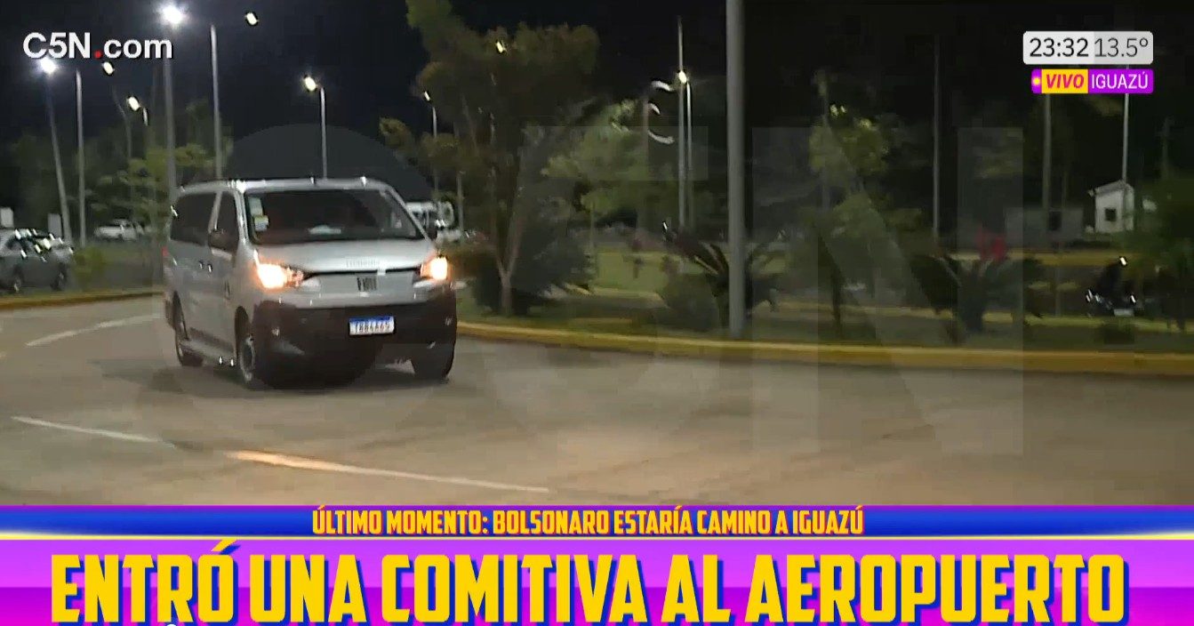 Momento em que van entra em aeroporto em Iguazú, na Argentina.
