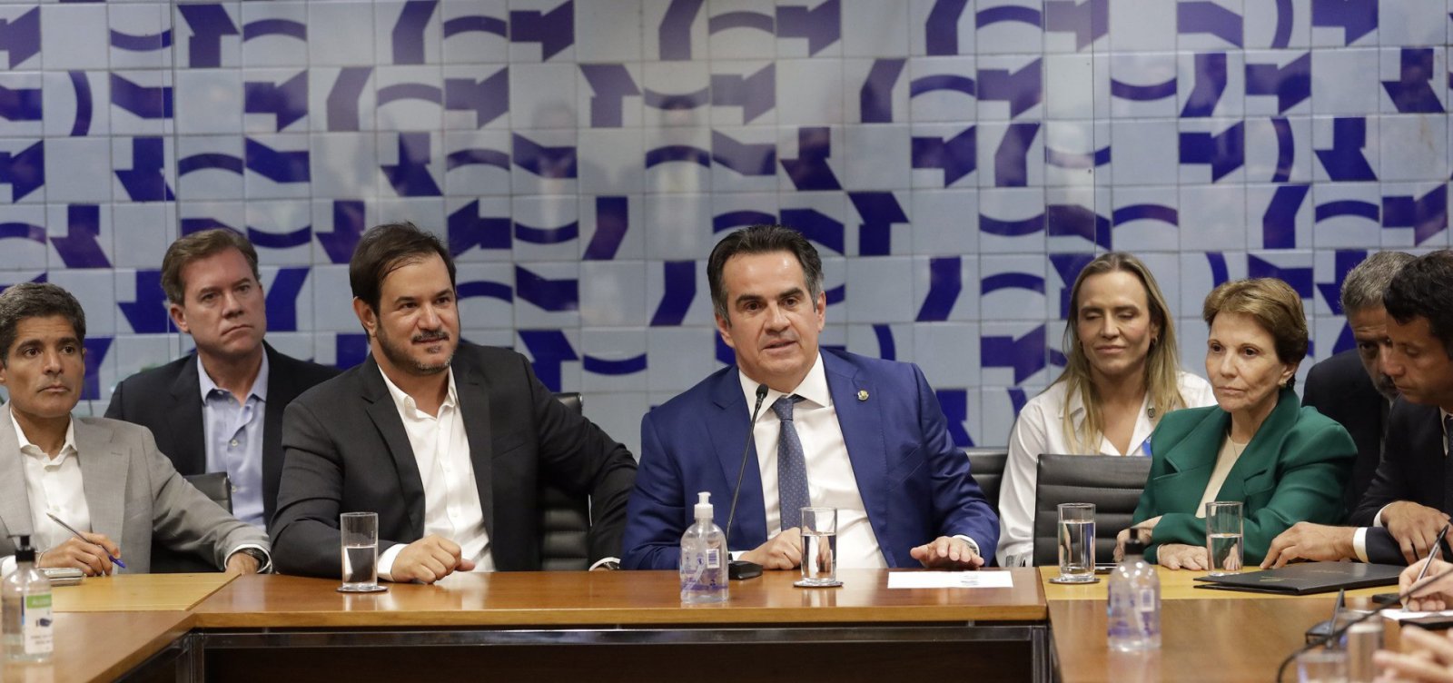 Imagem de Com ACM Neto, União Brasil e PP oficializam apoio a Flávio Bolsonaro no segundo turno