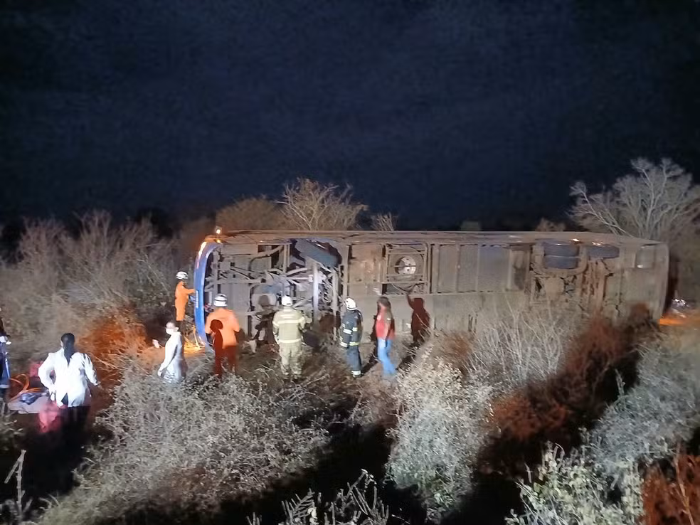 Imagem de Acidente com ônibus deixa sete mortos e 13 feridos na Chapada Diamantina