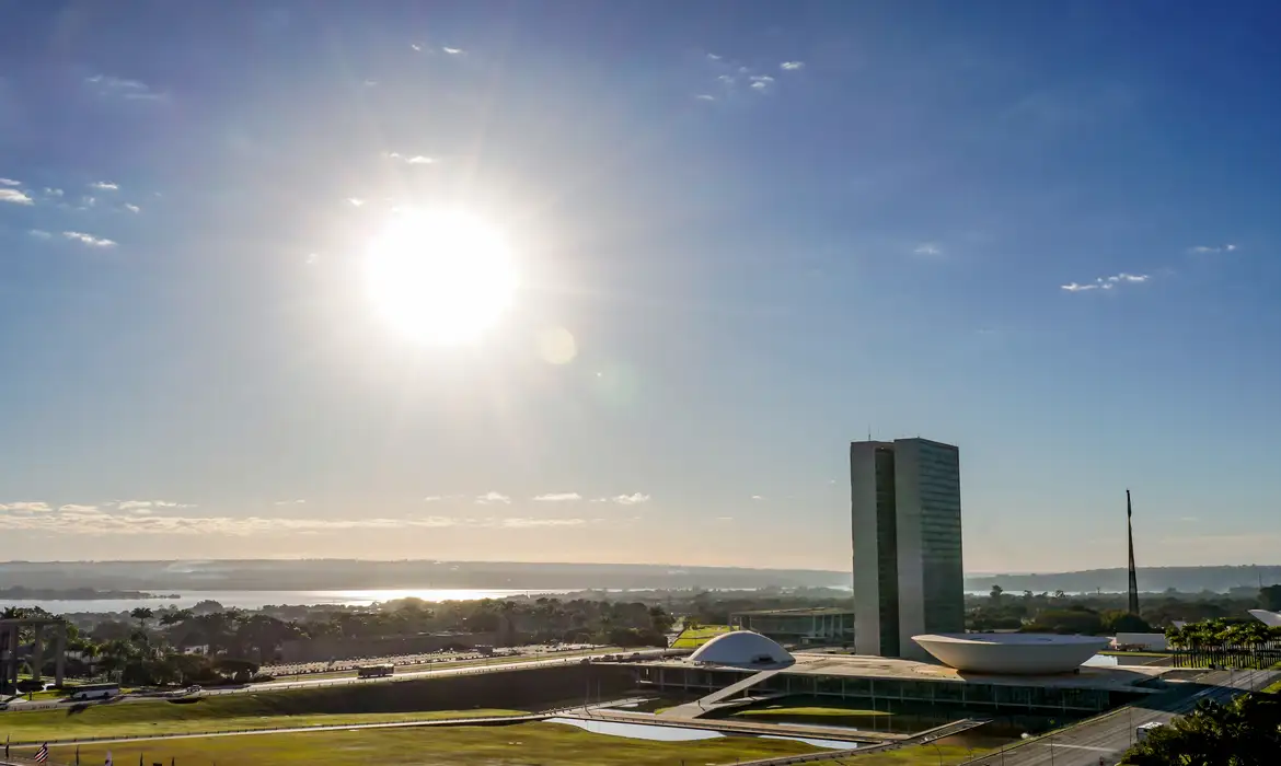 Imagem de Congresso vota nesta semana fim da escala 6x1 e “taxa das blusinhas”