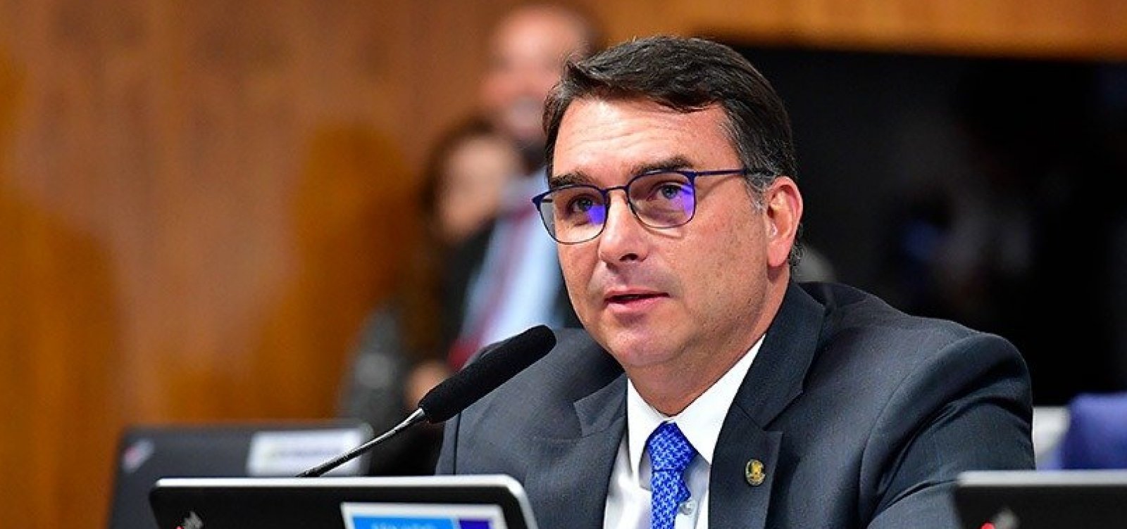 Imagem de PL articula aproximação com Zema para fortalecer candidatura de Flávio Bolsonaro