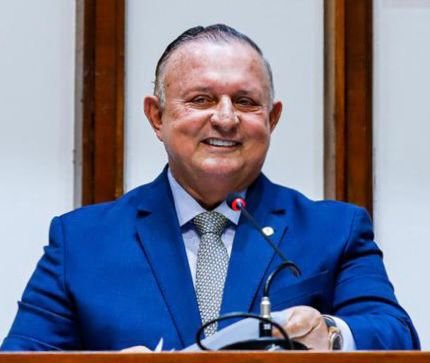 Imagem de  Adolfo Menezes determina abertura de inscrições para vaga ao Tribunal de Contas dos Municípios