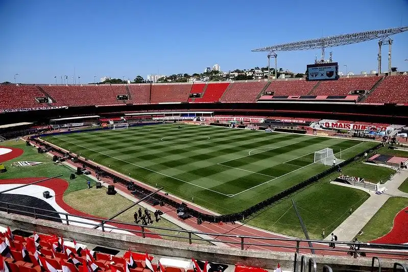 Imagem de Onde assistir a São Paulo x Vitória pelo Brasileirão e aos outros jogos deste sábado (10)