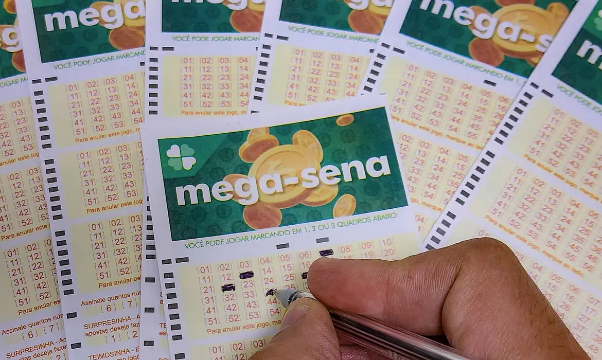 Imagem de Mega-Sena acumula novamente e prêmio principal vai para R$ 55 milhões