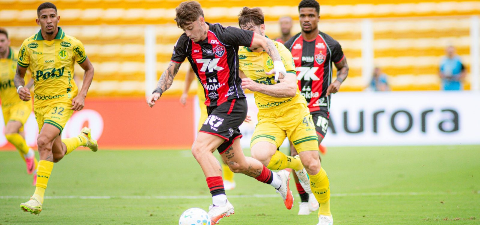 Imagem de Vitória abre 2 a 0, sofre empate do Mirassol no fim e segue sem vencer fora de casa
