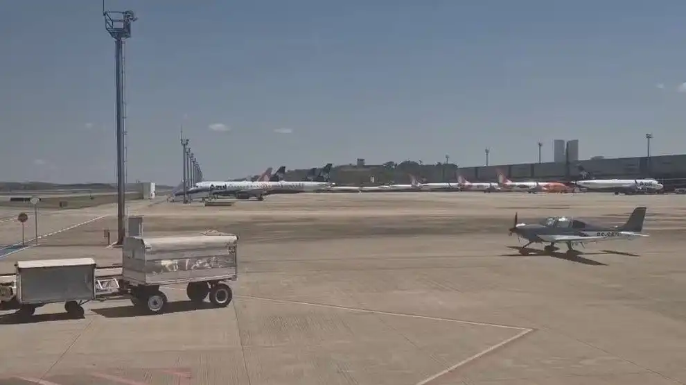 Imagem de Problema em pista suspende voos no Aeroporto de Confins (BH)