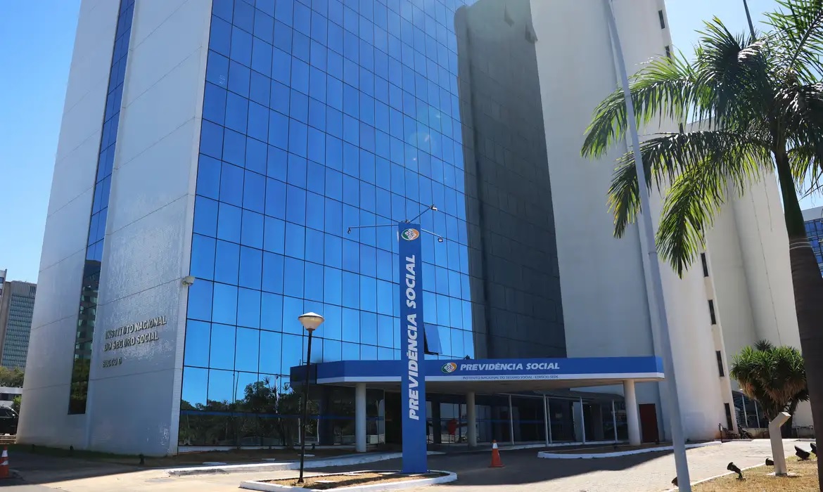 Imagem de Justiça libera R$ 1 bilhão em atrasados do INSS para Bahia e mais 12 estados