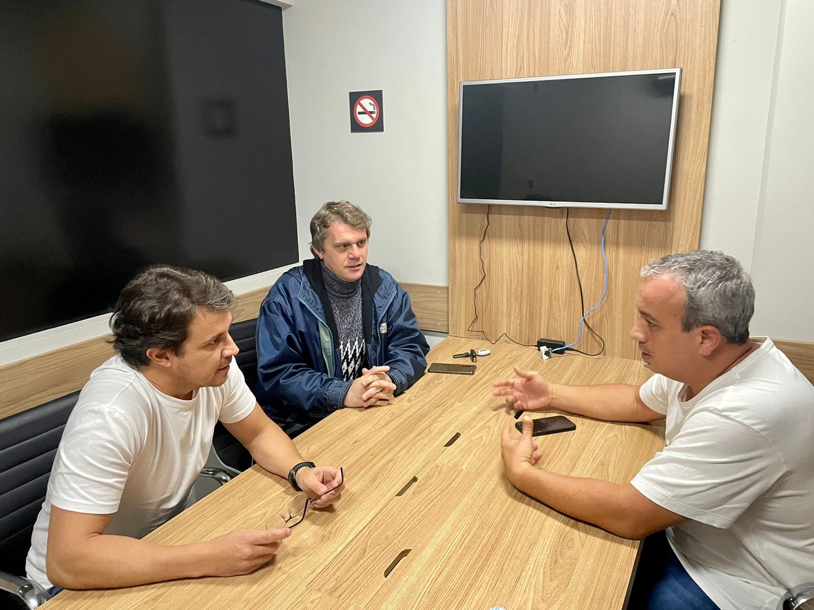 Imagem de Vitor Azevedo se reúne com presidente e vice do PL em Conquista e enfatiza candidatura própria no município