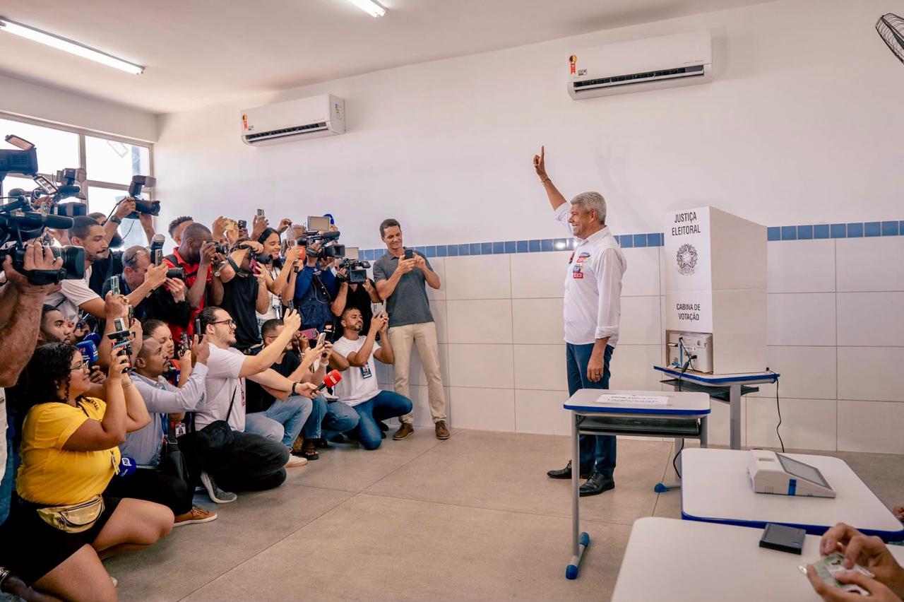 Imagem de Jerônimo Rodrigues é reeleito governador da Bahia