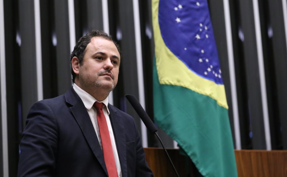 Imagem de Acordo de última hora Salva Mandato: Glauber Braga Escapa da Cassação e Recebe Suspensão de Seis Meses