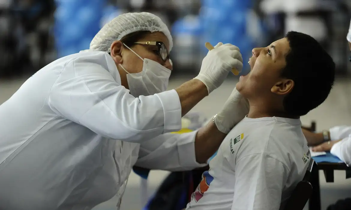 Imagem de Governo deve entregar 400 unidades odontológicas móveis até março