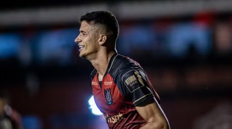 Imagem de Vitória aproveita expulsões e vira sobre o Itabaiana, no Barradão