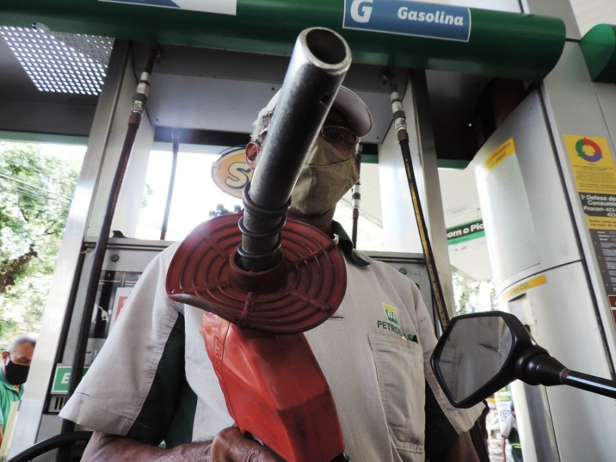 Imagem de Preços médios da gasolina e do diesel caem nos postos brasileiros, aponta ANP