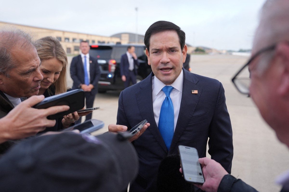 Secretário de Estado americano, Marco Rubio, fala com a imprensa nos Estados Unidos.