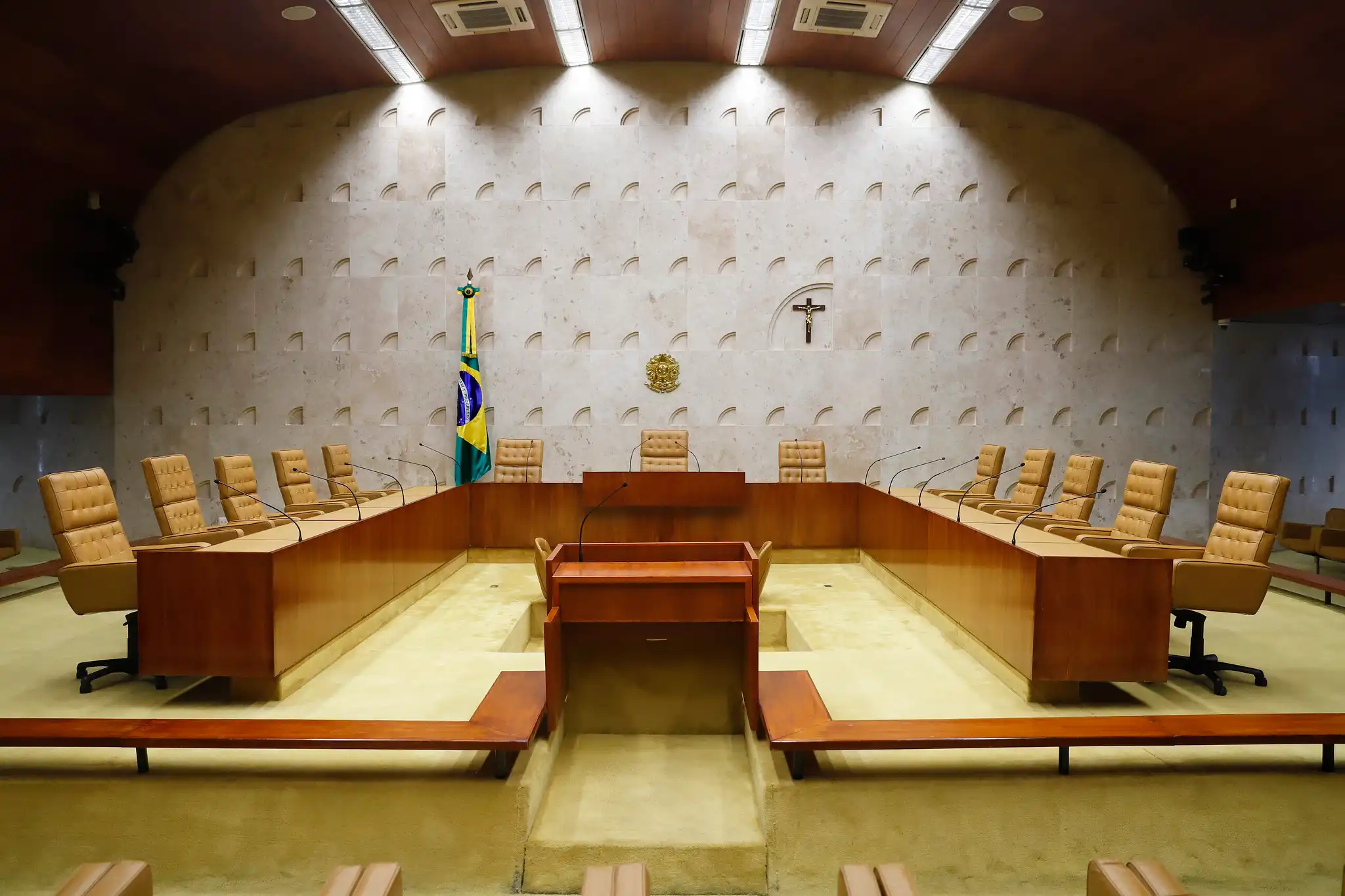 Imagem de STF enfrenta divisão e decide se abre investigação contra Moraes por relação com Vorcaro