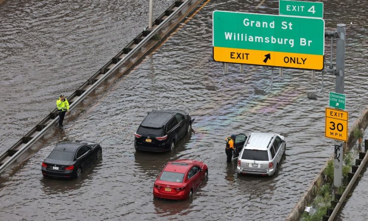 Imagem de Governadora de Nova York diz que inundações foram ‘históricas’, mas não causaram mortes