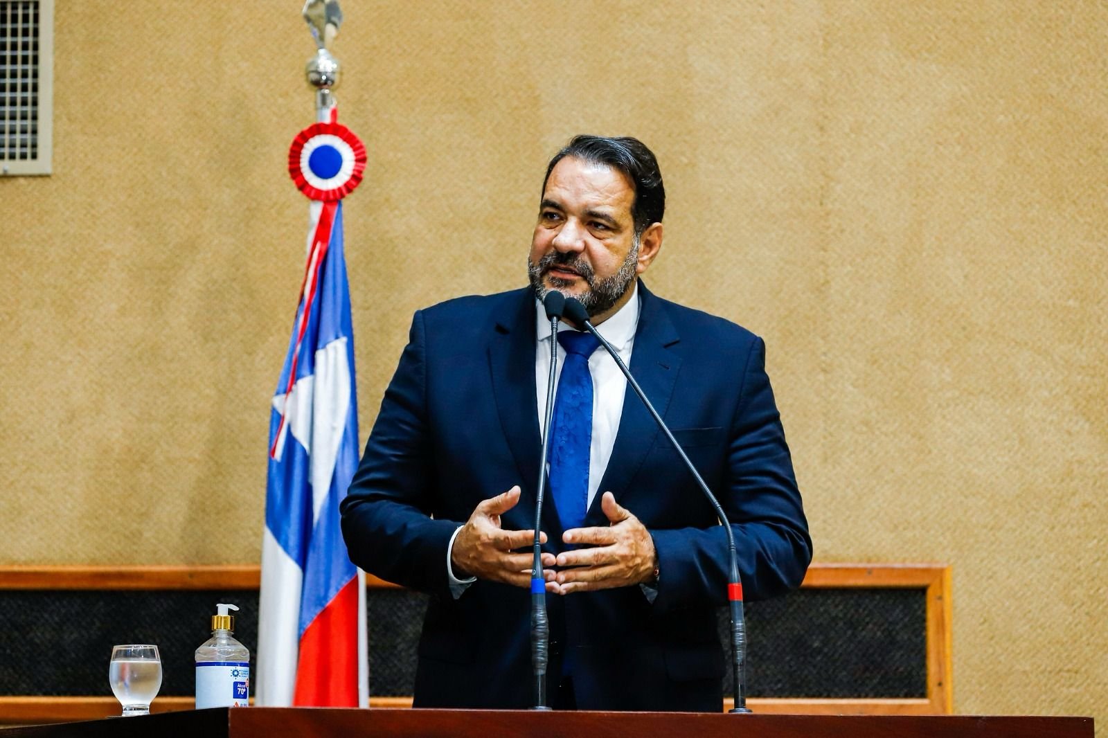 Imagem de Governo manobra para livrar secretária de Educação de cobrança da oposição sobre aprovação em massa, diz Alan Sanches