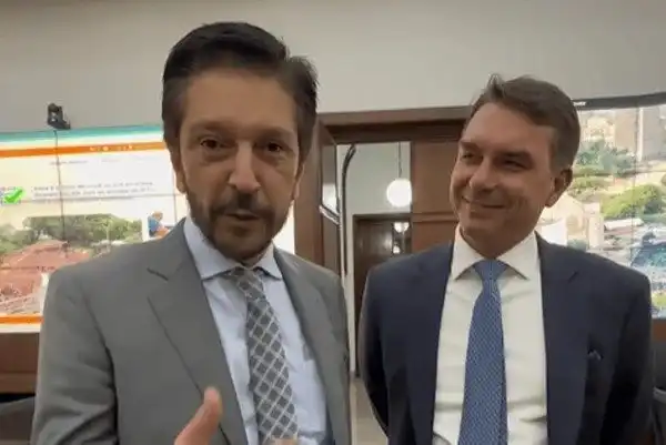Imagem de Ricardo Nunes diz que é cedo para julgar saída de Flávio Bolsonaro do país