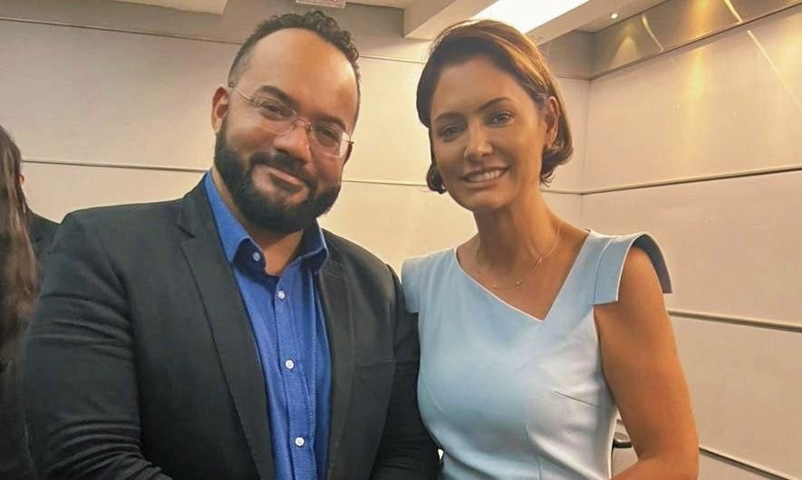 Imagem de Michelle Bolsonaro recebe Comenda Dois de Julho neste sábado em evento no Centro de Convenções com presença de Jair Bolsonaro