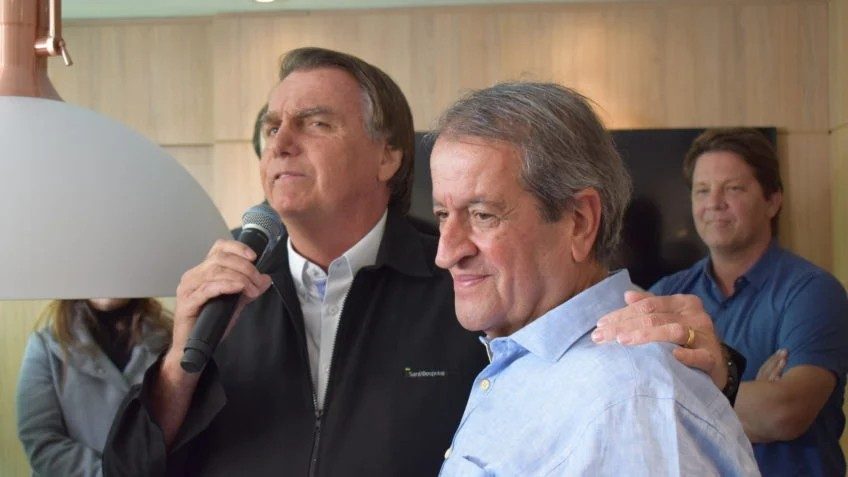 Ex-presidente da República, Jair Bolsonaro, e o presidente do PL, Valdemar Costa Neto